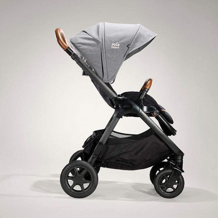 Carrinho de Bebé Finiti™ Signature Joie Carbon - Minicool