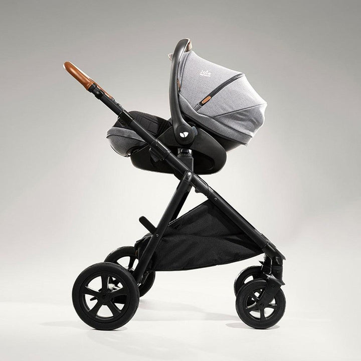 Carrinho de Bebé Aeria™ Signature Joie Carbon - Minicool