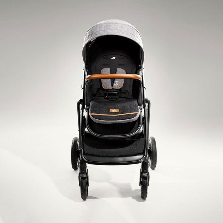 Carrinho de Bebé Aeria™ Signature Joie Carbon - Minicool