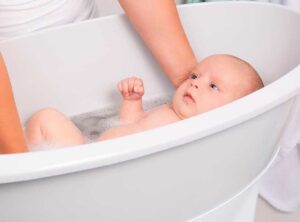 Read more about the article O banho do bebé em casa  – as nossas dicas